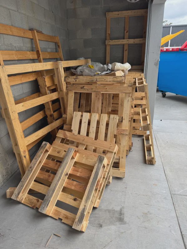 Pallets in Macgregor, QLD 4109