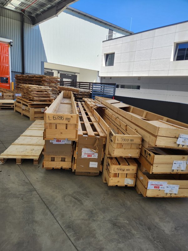 Pallets in Willawong