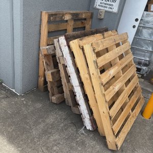 Pallets in Banyo
