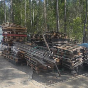 Free Pallets in Larapinta